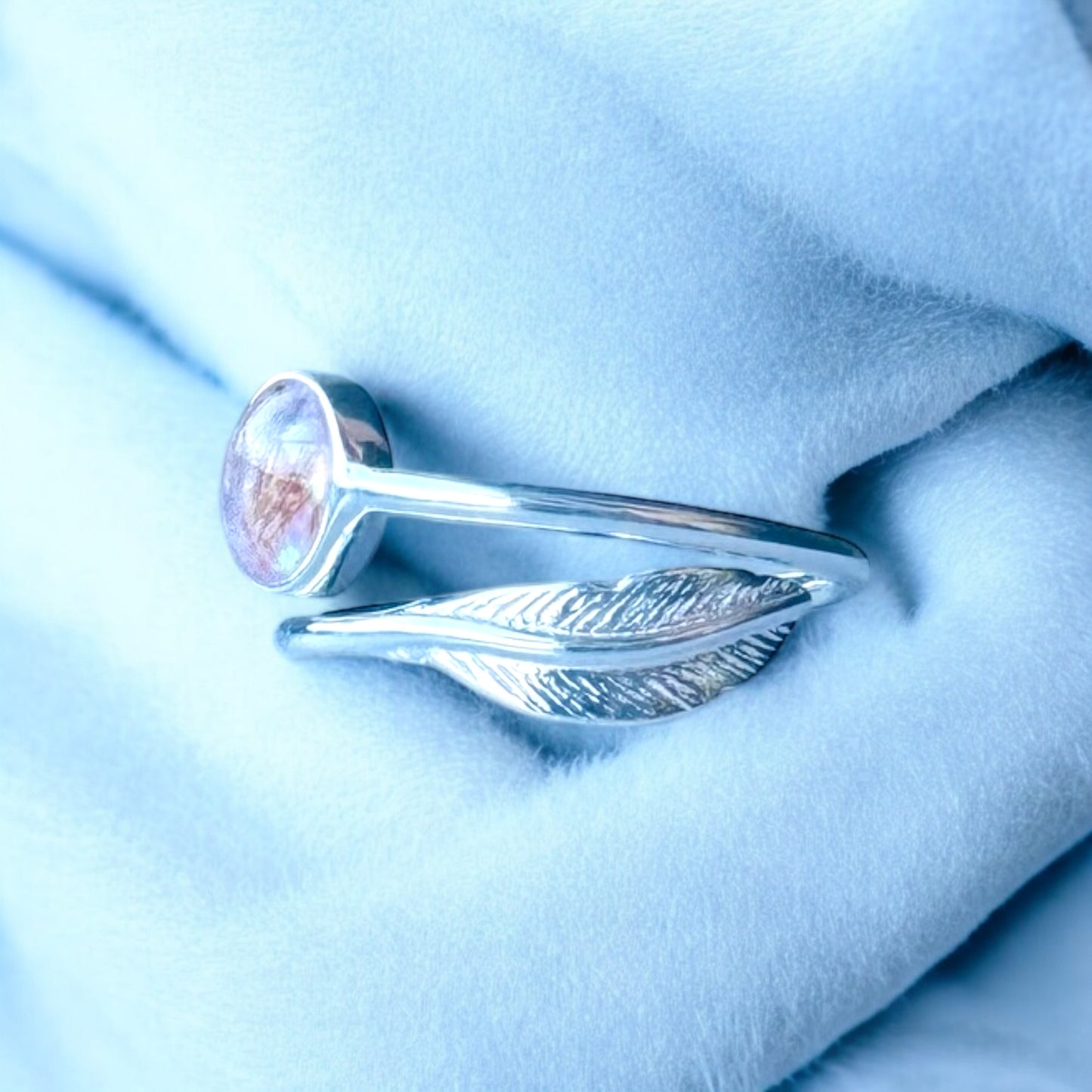 Adjustable feather ring