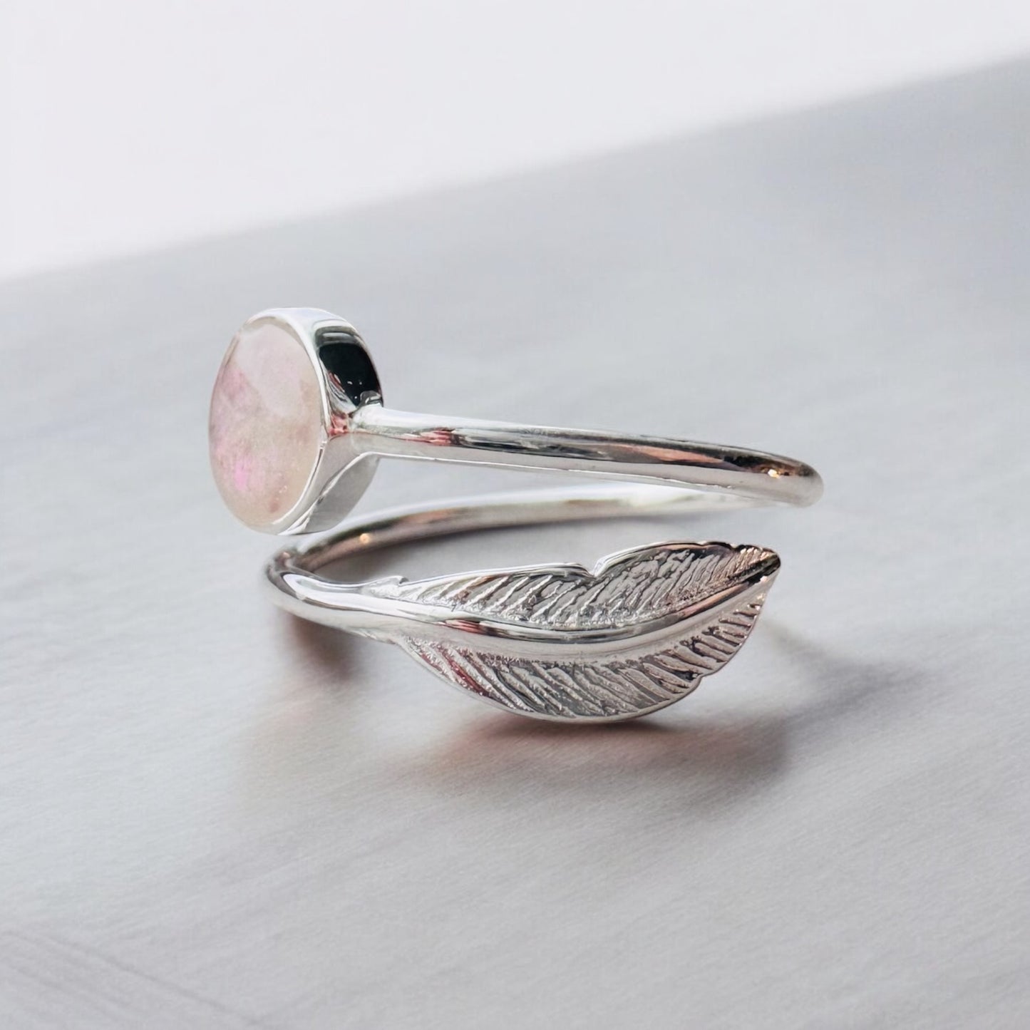 Adjustable feather ring