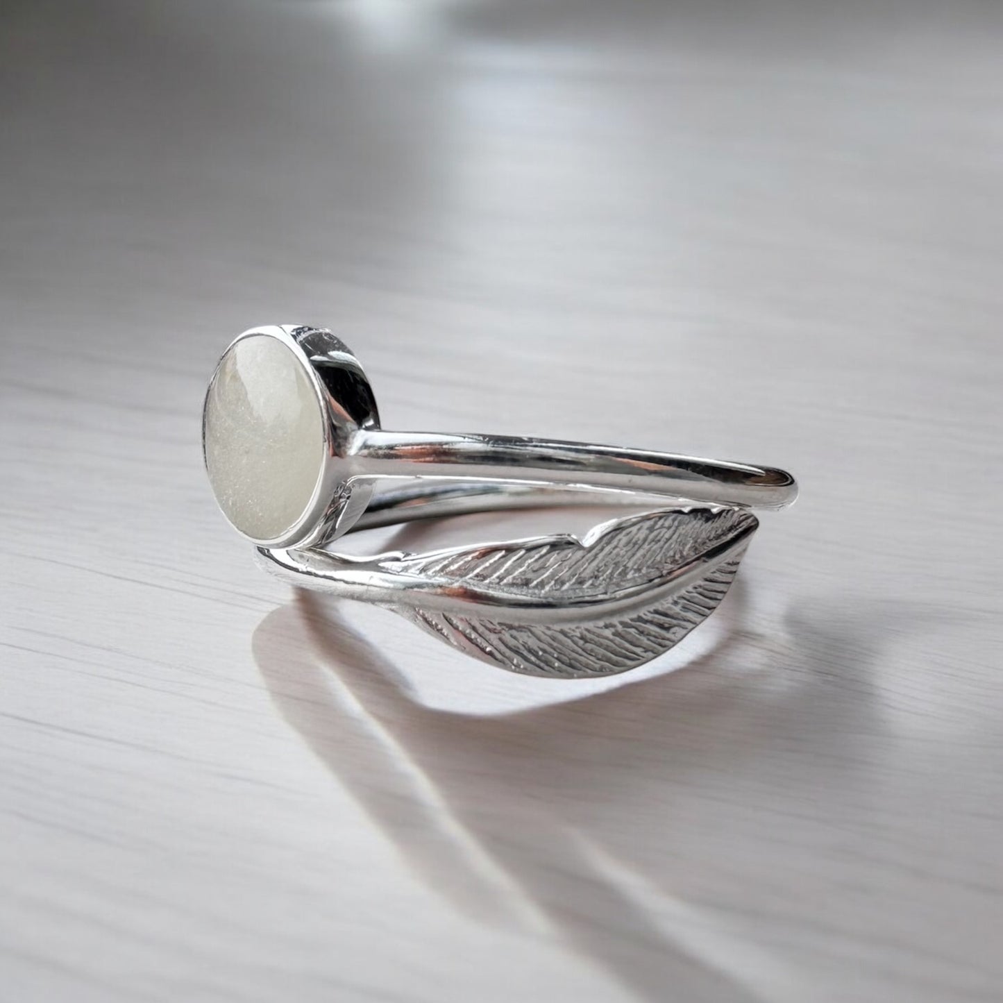 Adjustable feather ring