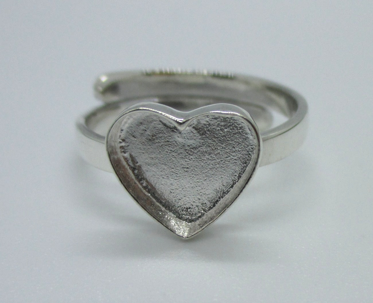 Adjustable heart ring