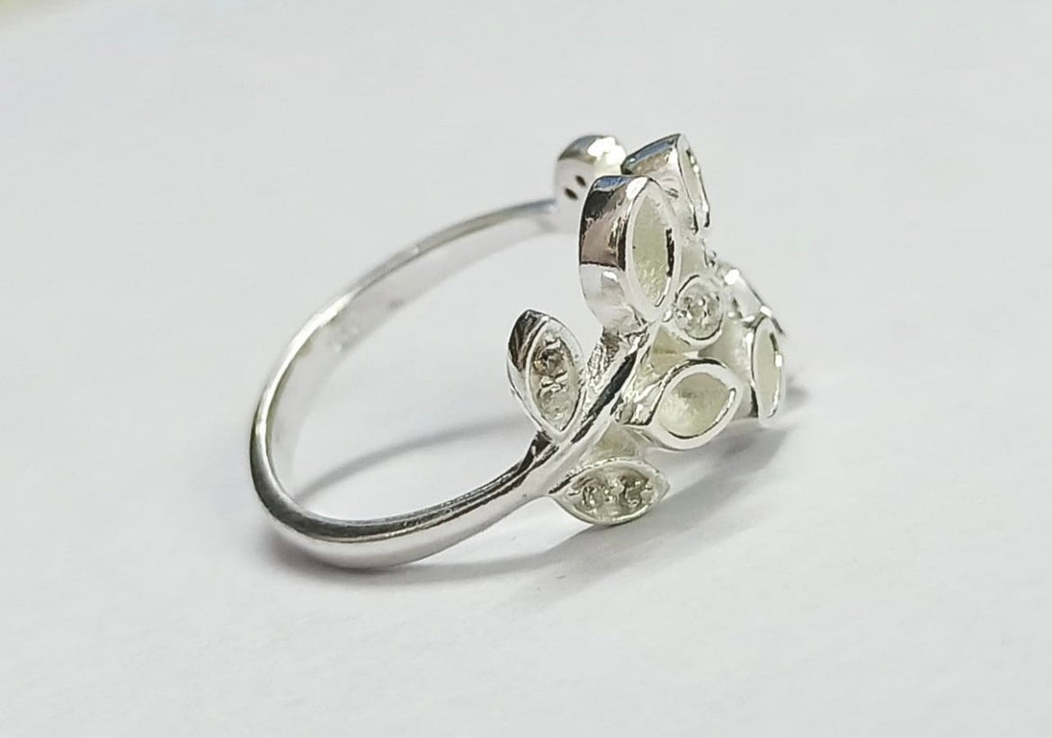 Crystal Leaf Design Ring