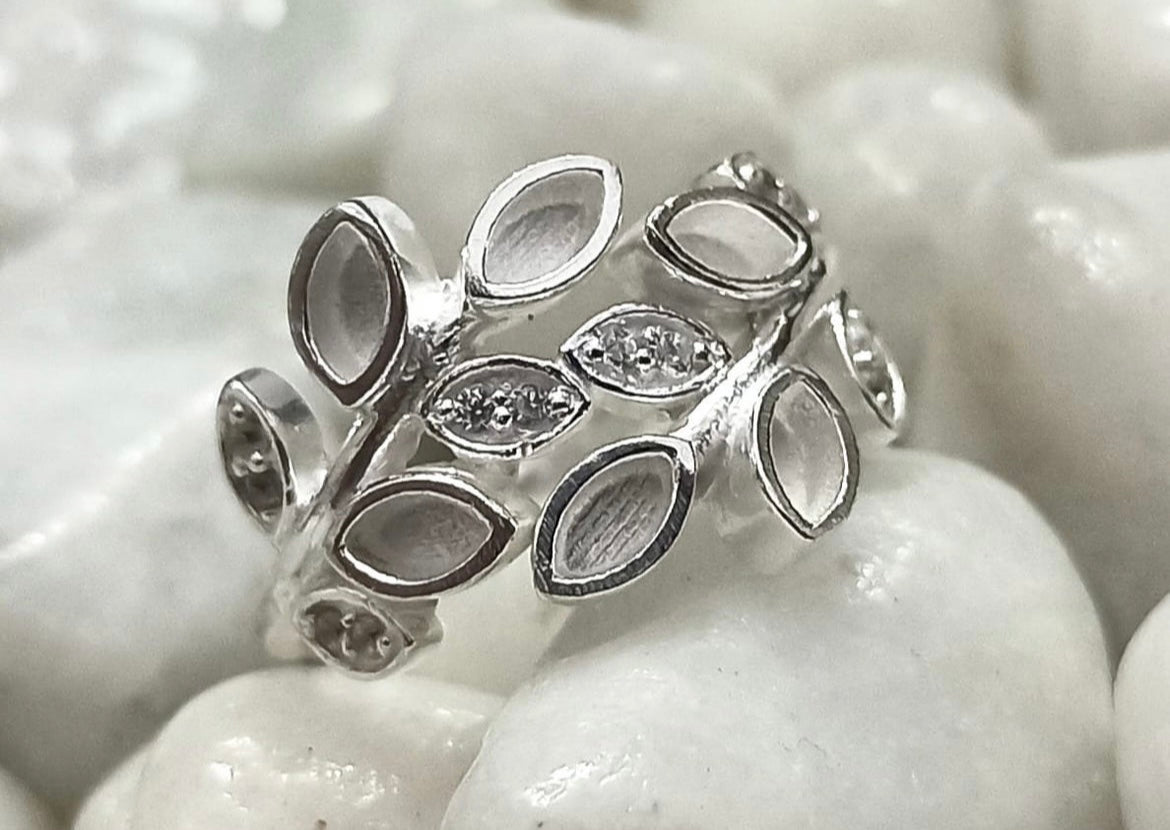 Crystal Leaf Design Ring